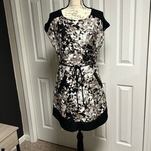 Gorgeous casual dress with adorable detail.